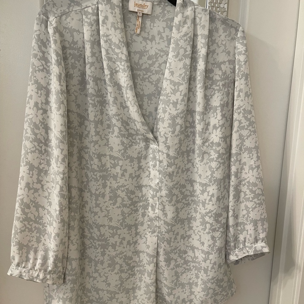 Laundry By Shelli Segal Gray and White Blouse